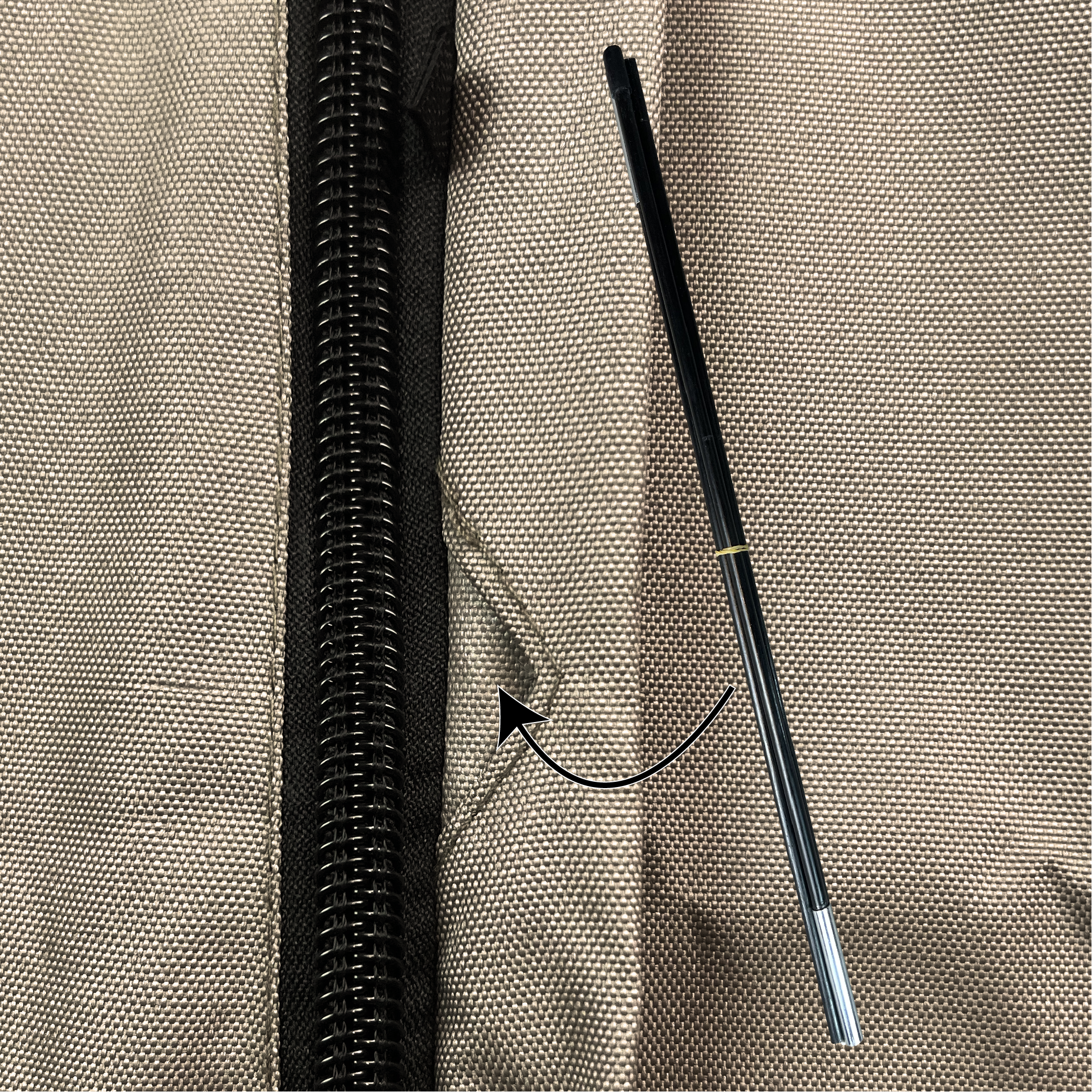 Parasolhoes-stok-en-insteek_Tekengebied-1sMUJ6MRCxMyaN Zweefparasol hoes Raffles Covers met stok