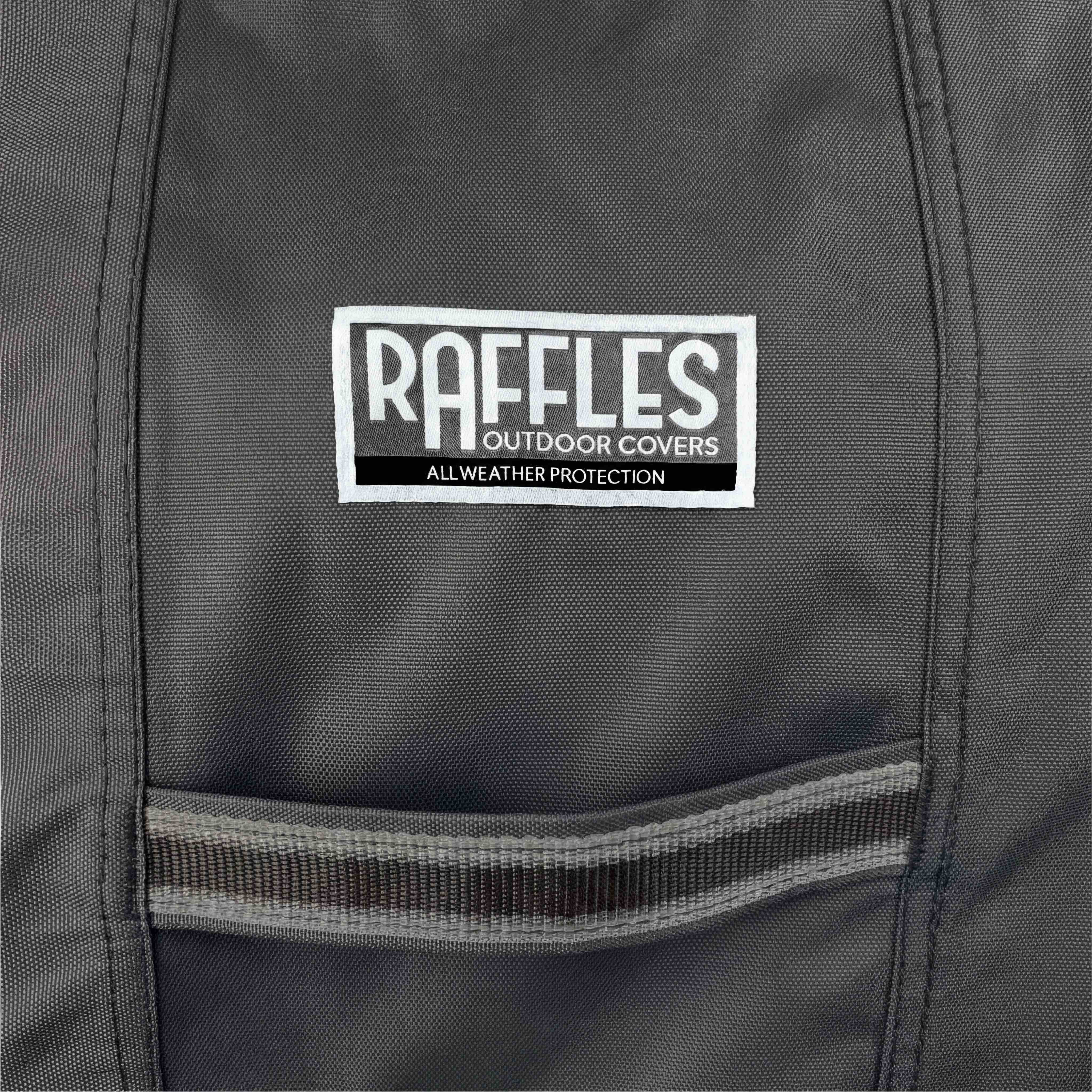 Merklogo op raffles Covers loungestoel hoes